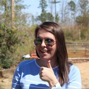 Meet your Posher, Julia